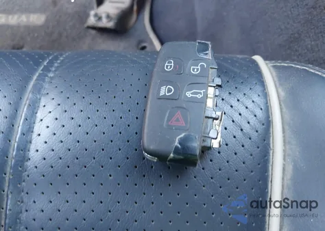 2013 Jaguar Xj Xjl Portfolio z USA, uszkodzony, nr VIN SAJWJ2GDXD8V44882